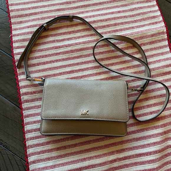 Michael Kors Jet Set Convertible Crossbody Bag - Picture 1 of 3